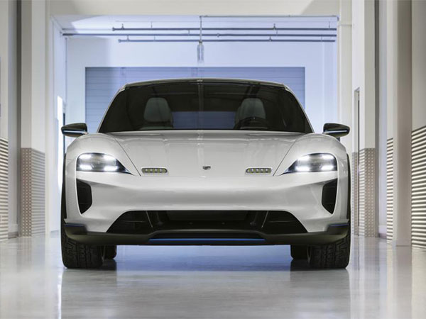 Mission E Cross Turismo... سيارة كهربية من بورشه بمحرك 600 حصان